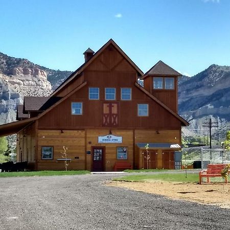 Готель Castle Gate Rv Park Helper Екстер'єр фото