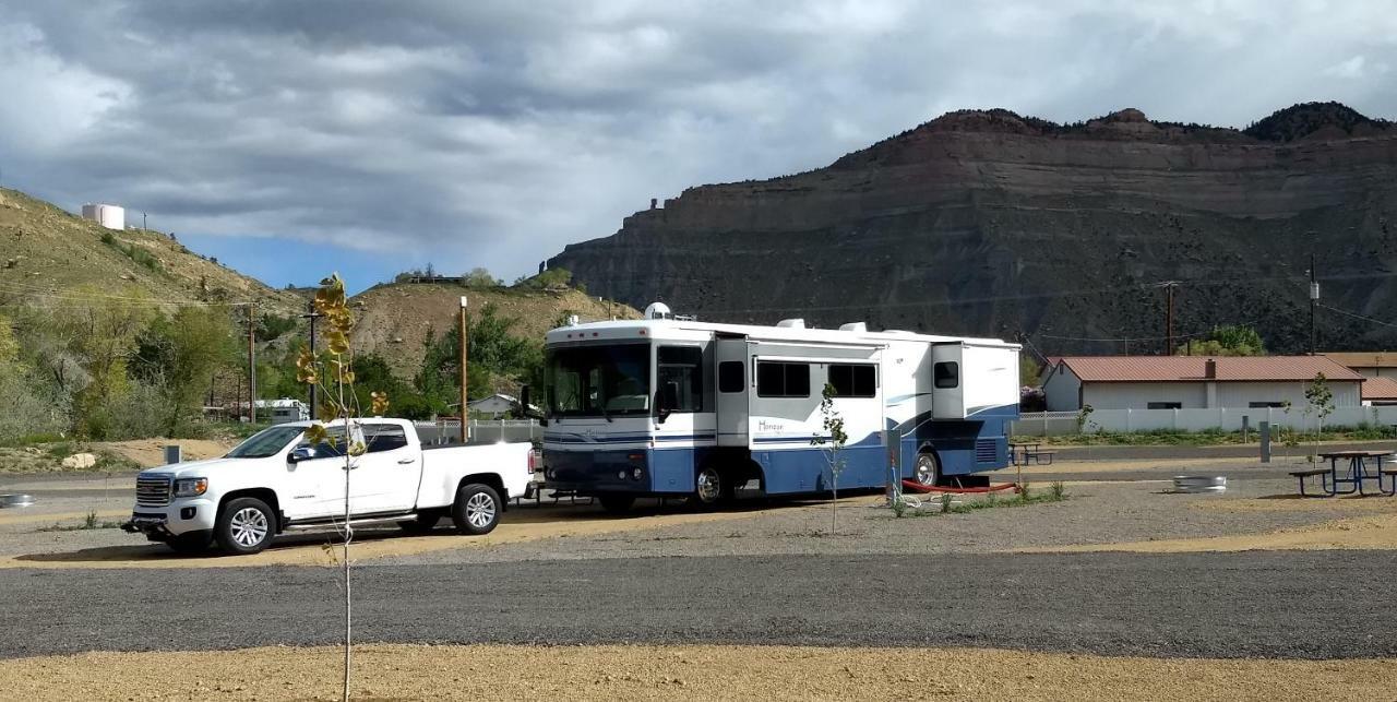 Готель Castle Gate Rv Park Helper Екстер'єр фото
