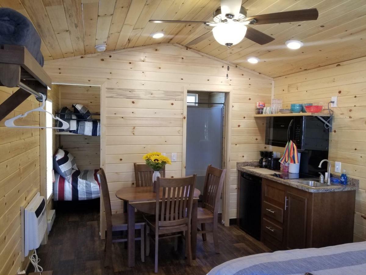 Готель Castle Gate Rv Park Helper Екстер'єр фото