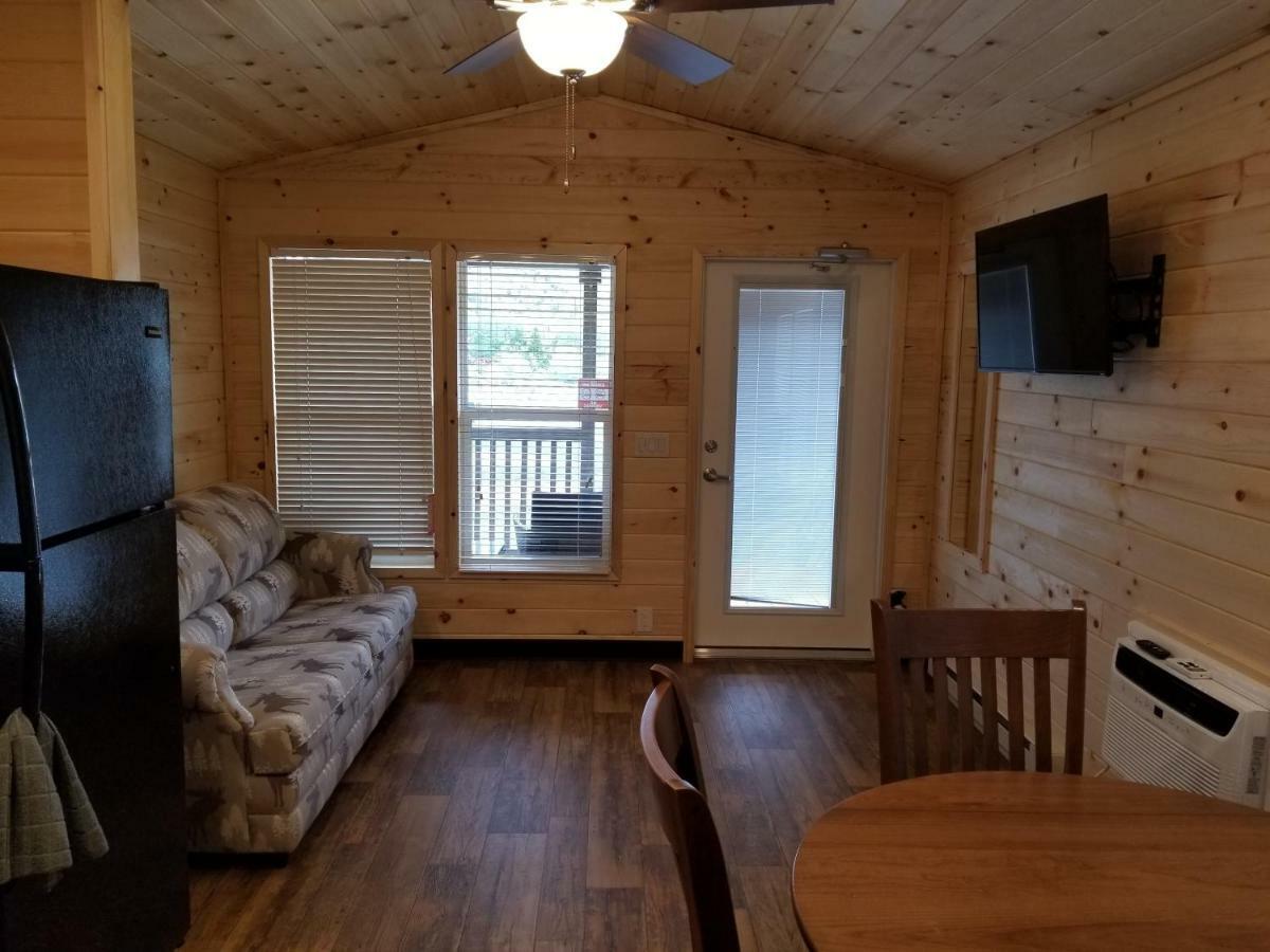 Готель Castle Gate Rv Park Helper Екстер'єр фото